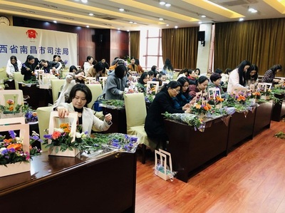 市司法局婦委會(huì)舉辦“追逐夢(mèng)想 綻放風(fēng)采”花藝講座 以花為媒，豐富文化生活，彰顯巾幗風(fēng)采